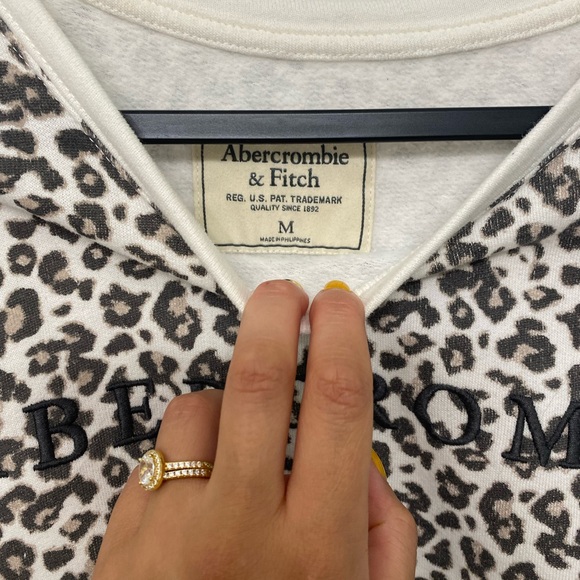 Cheetah abercrombie and fitch sweatshirt. Size medium. - Picture 2 of 3